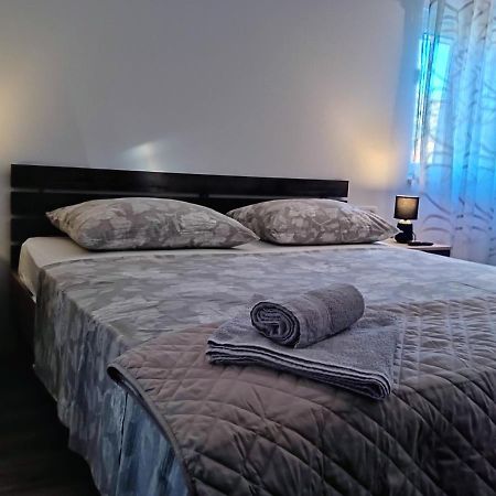Apartmentt Vinko Bilota Seget Vranjica Exterior foto